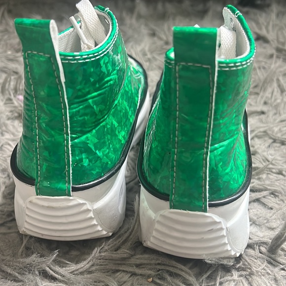 Size 8 Green platform tennis shoes - Picture 3 of 4